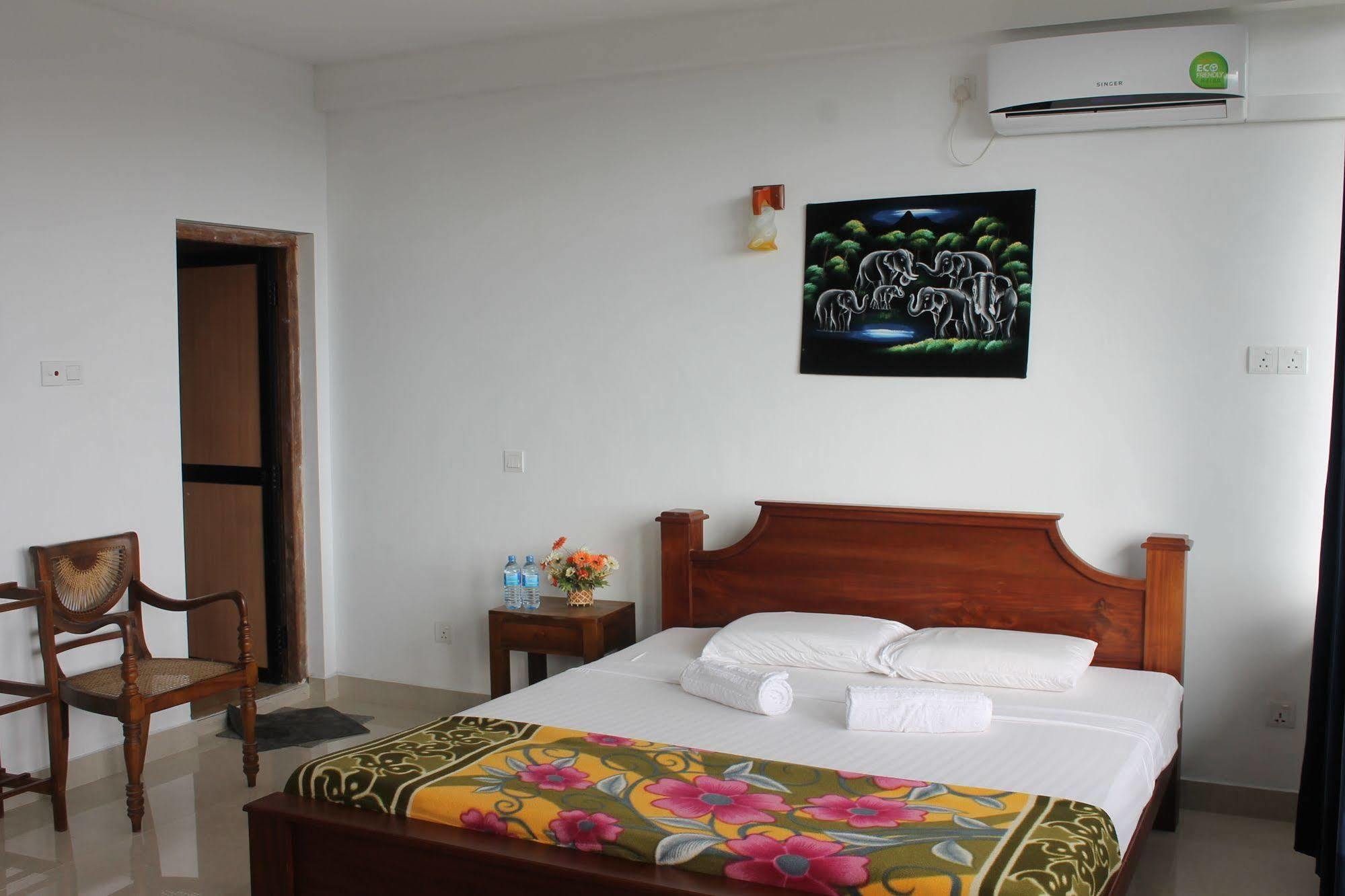 Pure Nature Hotel 캔디 외부 사진