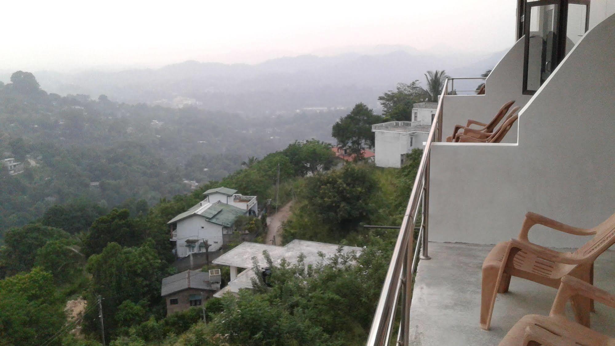 Pure Nature Hotel 캔디 외부 사진